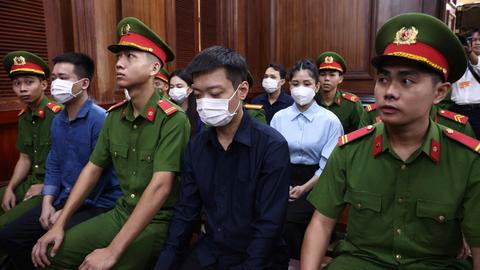 Đề nghị các mức án với bị cáo Thùy Tiên, Quang Linh, Hằng Du Mục 