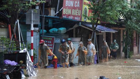 Mưa lũ tại miền Trung tiếp tục gây thiệt hại nặng 