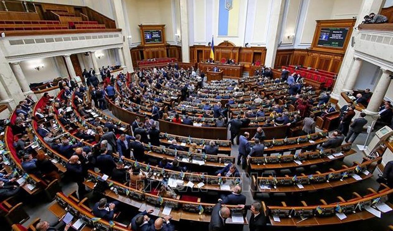 Quốc hội Ukraine bãi nhiệm 2 bộ trưởng trong vụ bê bối tham nhũng