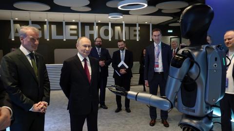 Tổng thống Nga nhấn mạng tầm quan trọng của trí tuệ nhân tạo