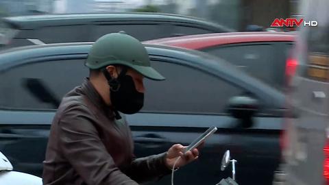 Nguy hiểm sử dụng điện thoại khi tham gia giao thông