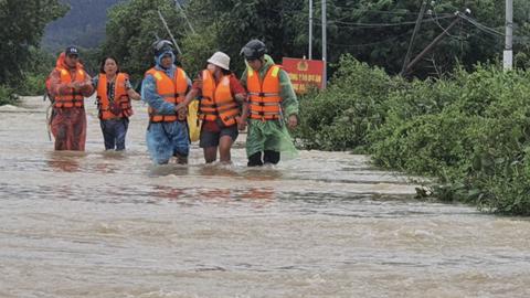 Công an Khánh Hòa huy động tối đa lực lượng ứng cứu nhân dân vùng lũ