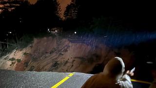 Xuyên đêm di dời khẩn cấp người dân khỏi vùng sạt lở