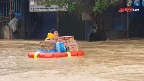 Công an các địa phương hỗ trợ người dân vùng lũ