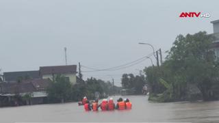 Công an tỉnh Đắk Lắk huy động tối đa quân số hỗ trợ đồng bào vùng lũ