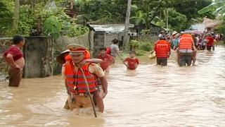 Lực lượng Công an nỗ lực giúp dân vùng lũ