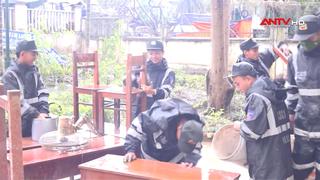 Lực lượng công an hỗ trợ dọn vệ sinh trường học 