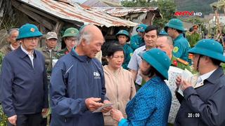 Người dân cả nước hướng về miền Trung 