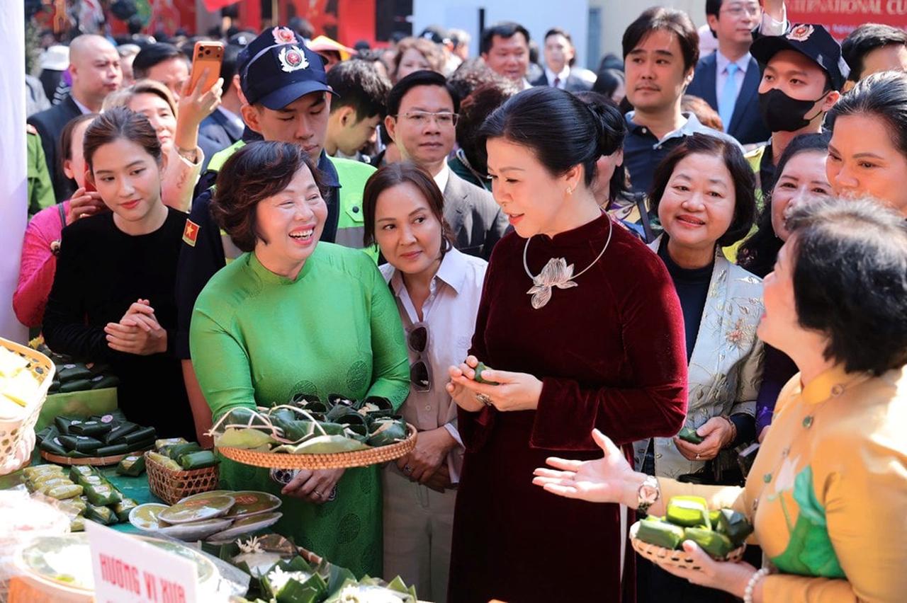 Trải nghiệm vị giác năm châu tại Liên hoan Văn hóa ẩm thực quốc tế 2025 Trải nghiệm vị giác năm châu tại Liên hoan Văn hóa ẩm thực quốc tế 2025