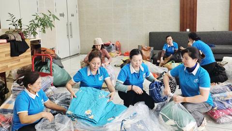 Đồng lòng hướng về miền Trung