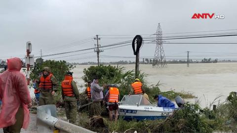 Bám địa bàn lũ lụt, vì nhân dân phục vụ 