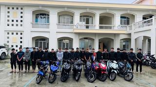 Khởi tố 14 thanh thiếu niên mang hung khí đi xe gây rối trật tự 
