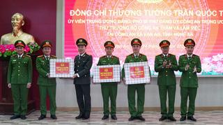 Thứ trưởng Trần Quốc Tỏ làm việc tại tỉnh Nghệ An