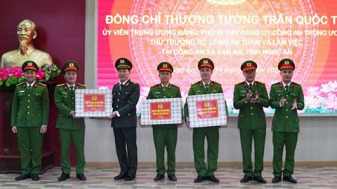 Thứ trưởng Trần Quốc Tỏ làm việc tại tỉnh Nghệ An