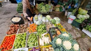 Giá thực phẩm tại chợ vùng lũ bắt đầu tăng