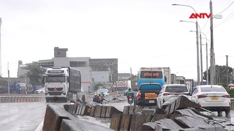 Sạt lở phức tạp, tình hình giao thông gặp nhiều khó khăn