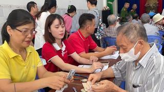 Chi trả gộp 3 tháng lương hưu và trợ cấp cho 4 tỉnh bị lũ lụt