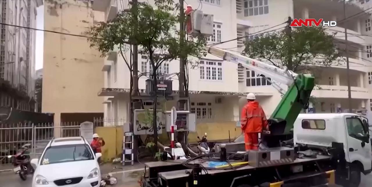 EVNCPC khôi phục điện cho 99,81% khách hàng sau ngập lụt