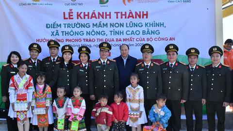 Đoàn công tác Cục Đào tạo hỗ trợ đồng bào vùng khó khăn và khánh thành điểm trường mầm non tại Cao Bằng