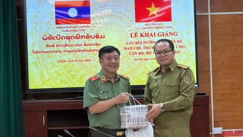 Nâng cao nghiệp vụ báo chí cho cán bộ Bộ Công an Lào