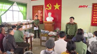 Nghĩa tình với người dân vùng lũ