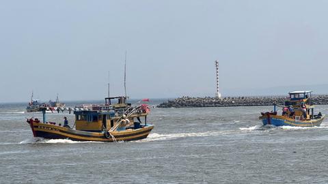 Các địa phương ứng phó bão số 15