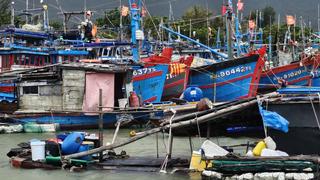 Nhiều địa phương cấm biển đề phòng bão số 15