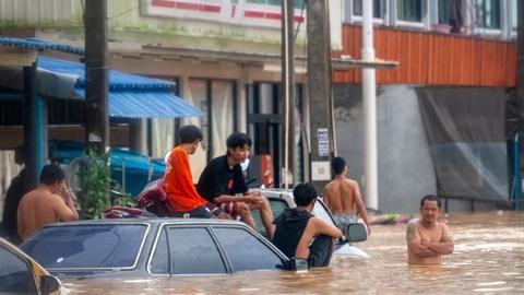Lũ lụt tại Đông Nam Á: Chạy đua với thời gian để cứu hộ