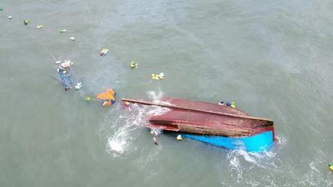  Ảnh hưởng bão số 15 làm 4 người chết và mất tích