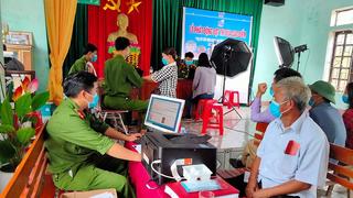 Công an xã ứng dụng Al để tuyên truyền tới người dân 