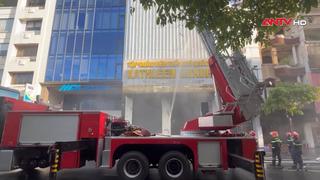 Dập tắt đám cháy tại cơ sở thẩm mỹ viện