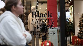 Cơn bão mua sắm trong ngày Black Friday ở Mỹ