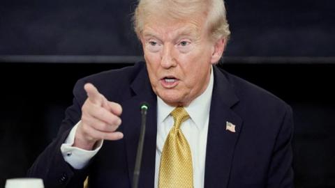 Tổng thống Trump yêu cầu ông Maduro rời Venezuela ngay lập tức