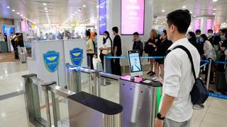 Làm thủ tục hàng không trên VNeID hoặc kiốt