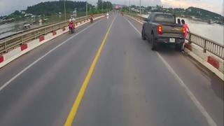 Xử phạt người phụ nữ dừng xe ô tô chụp hình trên cầu La Ngà