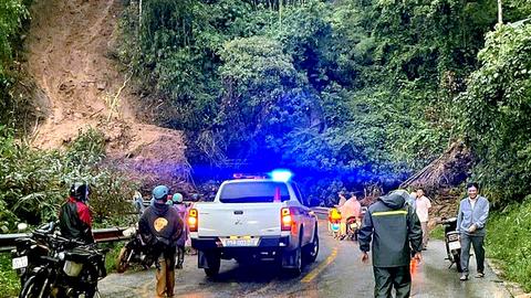 Đèo Ngoạn Mục đã thông xe nhưng vẫn tiềm ẩn nguy cơ sạt lở