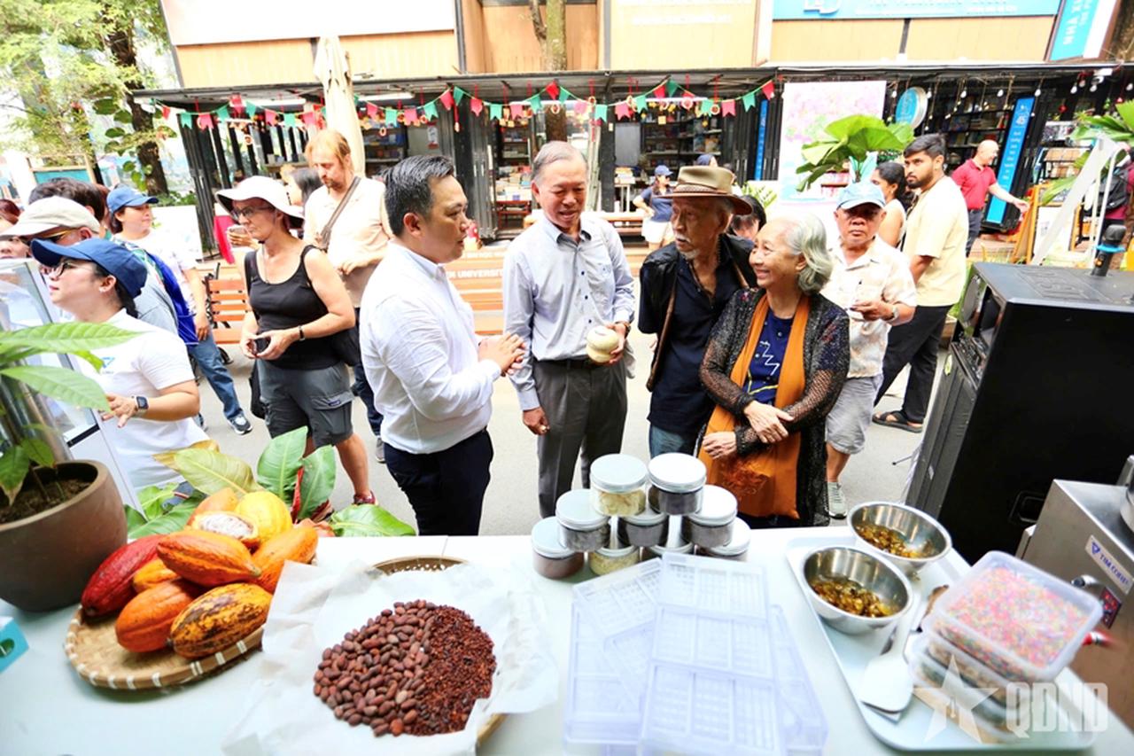 Triển lãm "Văn minh lúa nước Đồng bằng sông Cửu Long"