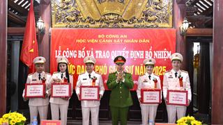 Trao quyết định bổ nhiệm chức danh Phó Giáo sư ngành Khoa học An ninh