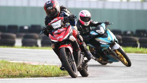 Những “bóng hồng” đam mê tốc độ