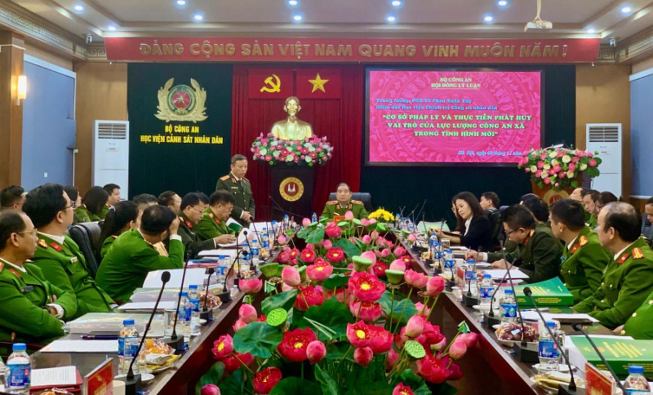 Xây dựng lực lượng Công an cấp xã vững mạnh, bám cơ sở Xây dựng lực lượng Công an cấp xã vững mạnh, bám cơ sở