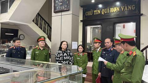 Bắt vợ chồng chủ tiệm vàng ở Thanh Hóa về tội trốn thuế