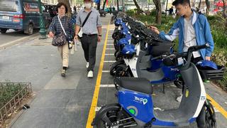 Người dân Thủ đô hào hứng trải nghiệm xe đạp điện công cộng