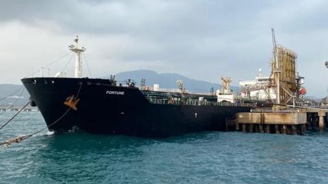 Hơn 30 tàu biển tại Venezuela nguy cơ bị Mỹ trừng phạt