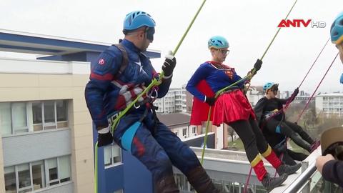 “Siêu anh hùng” mang niềm vui đến bệnh nhi