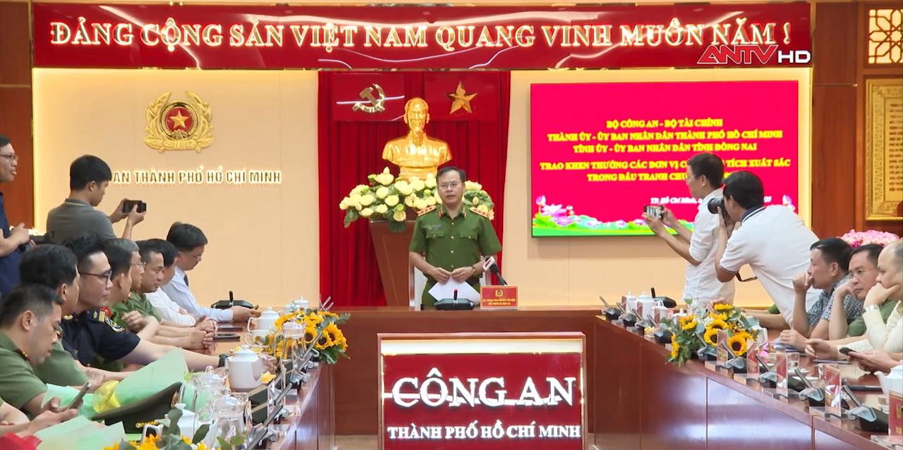 Khen thưởng các đơn vị có thành tích trong đấu tranh chuyên án ma túy xuyên quốc gia Khen thưởng các đơn vị có thành tích trong đấu tranh chuyên án ma túy xuyên quốc gia