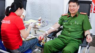 Cán bộ, chiến sĩ Công an tỉnh Lào Cai hiến máu nhân đạo