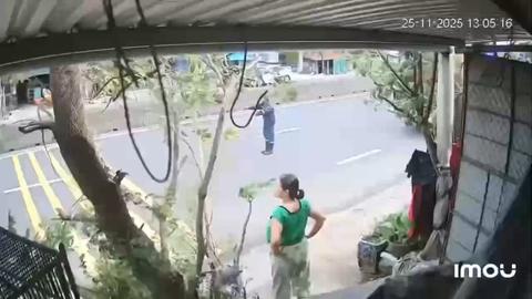 Chiến sĩ kể lại khoảnh khắc dũng cảm cứu nữ sinh thoát khỏi tai nạn nghiêm trọng