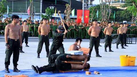 Công an ra quân cao điểm trấn áp tội phạm