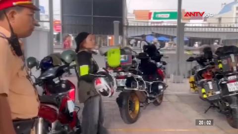 Xử phạt nhóm người đi xe phân khối lớn quá tốc độ