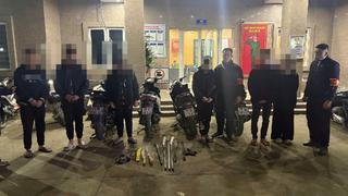 Kiểm tra nhóm đối tượng, Cảnh sát 141 thu giữ nhiều vũ khí 